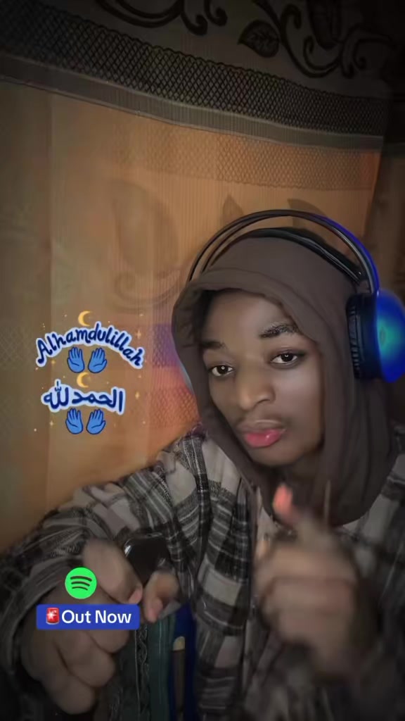 @aisha 🩵🤍🫰
