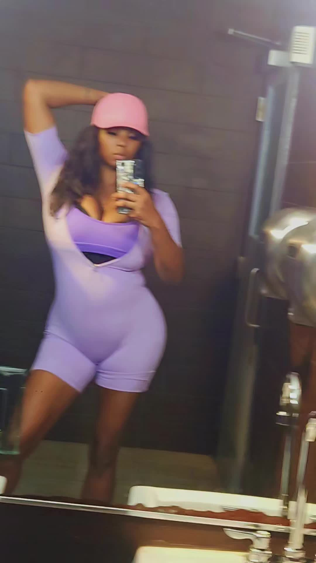 @🍒Cherri Red🍒