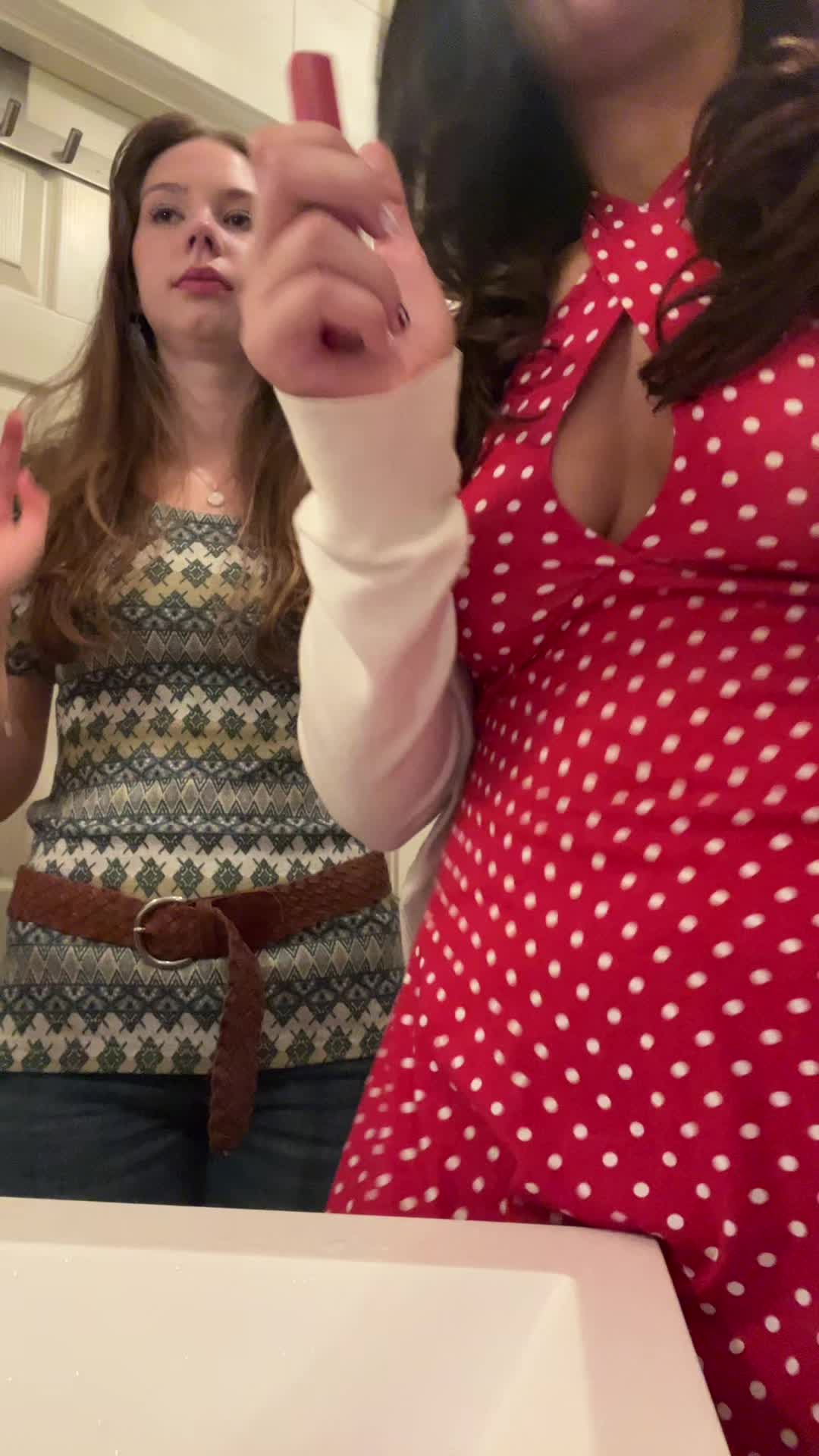 @alisamorazan
