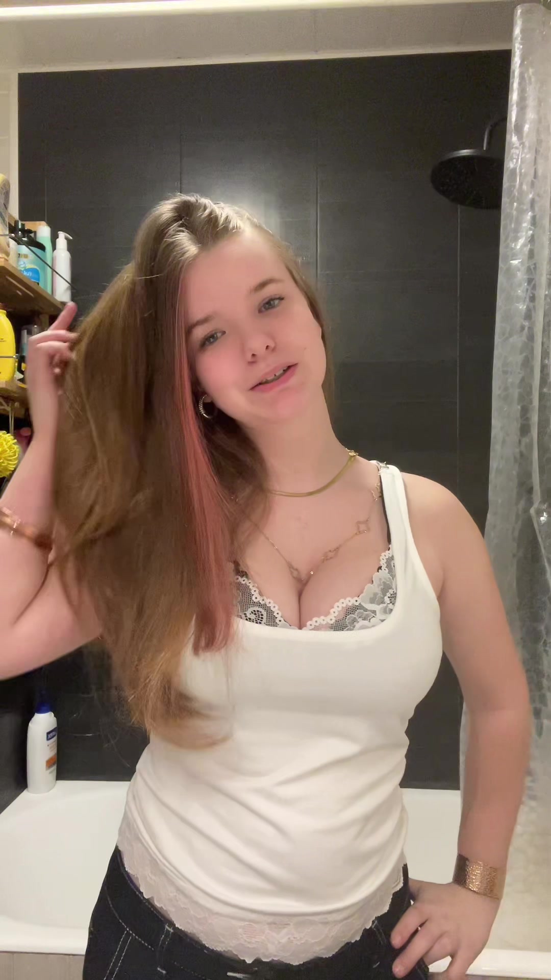 @𝓐𝓷𝓰𝓮'✰