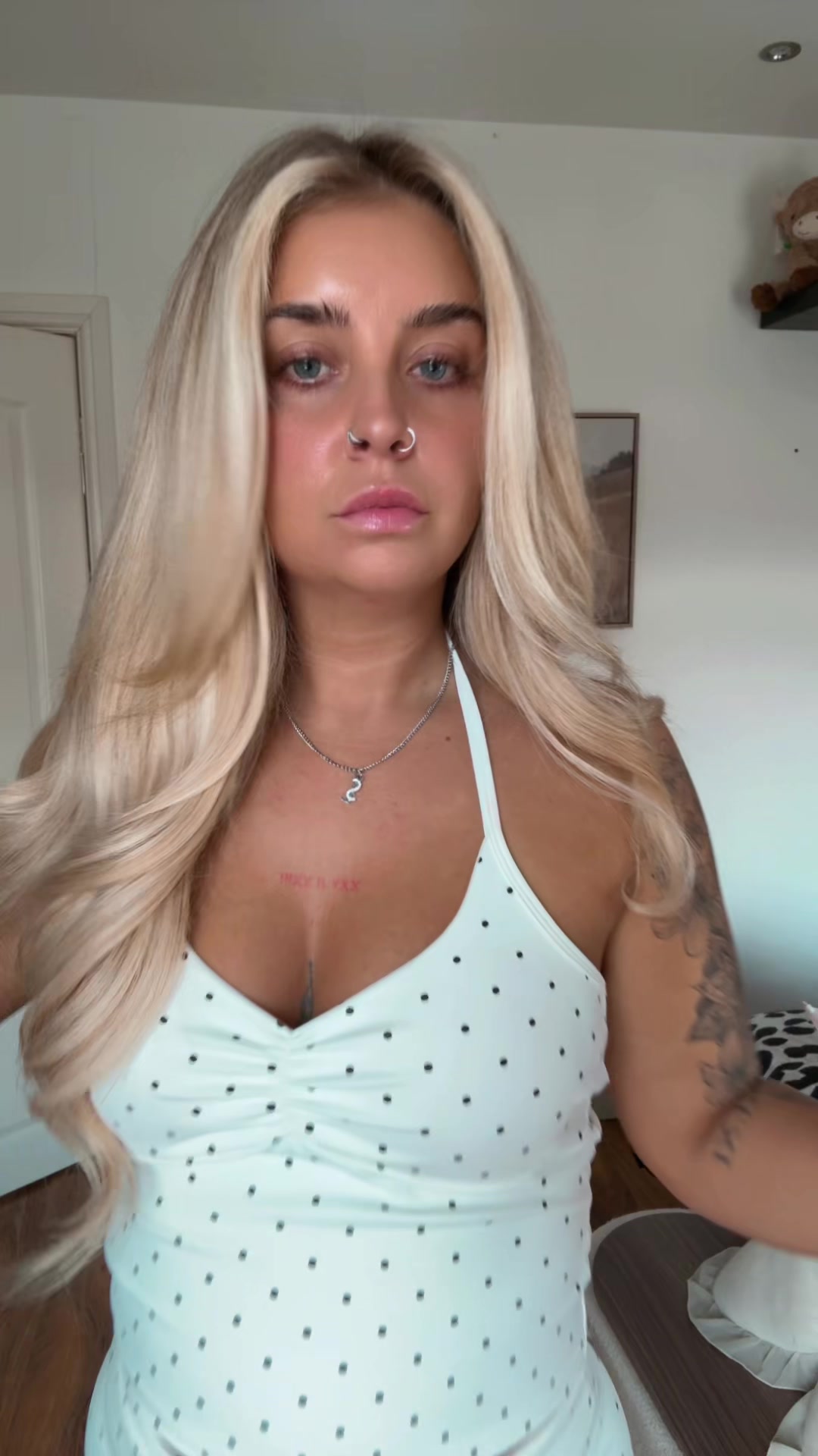 @courtneyleahliv