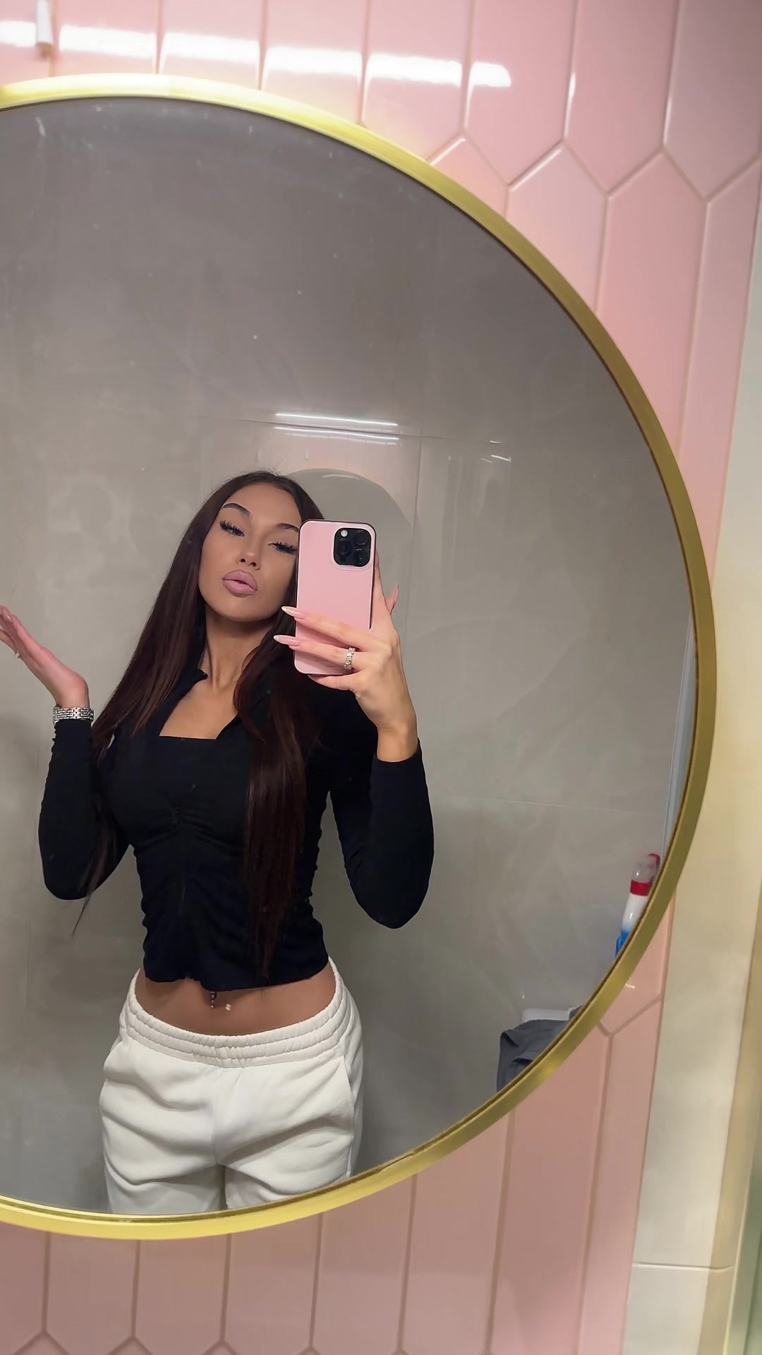 @𝓏𝓊𝓏𝓆𝒶𝑒𝑒