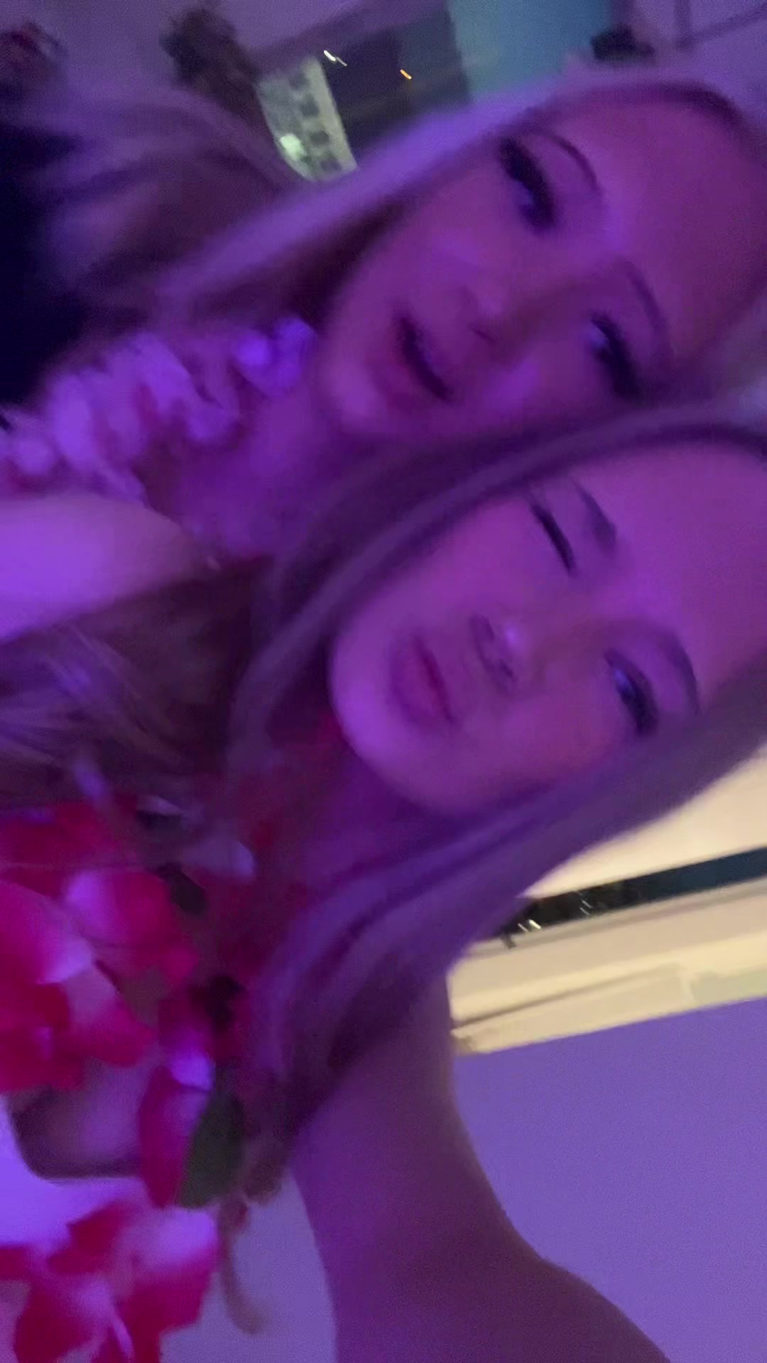 @Ella