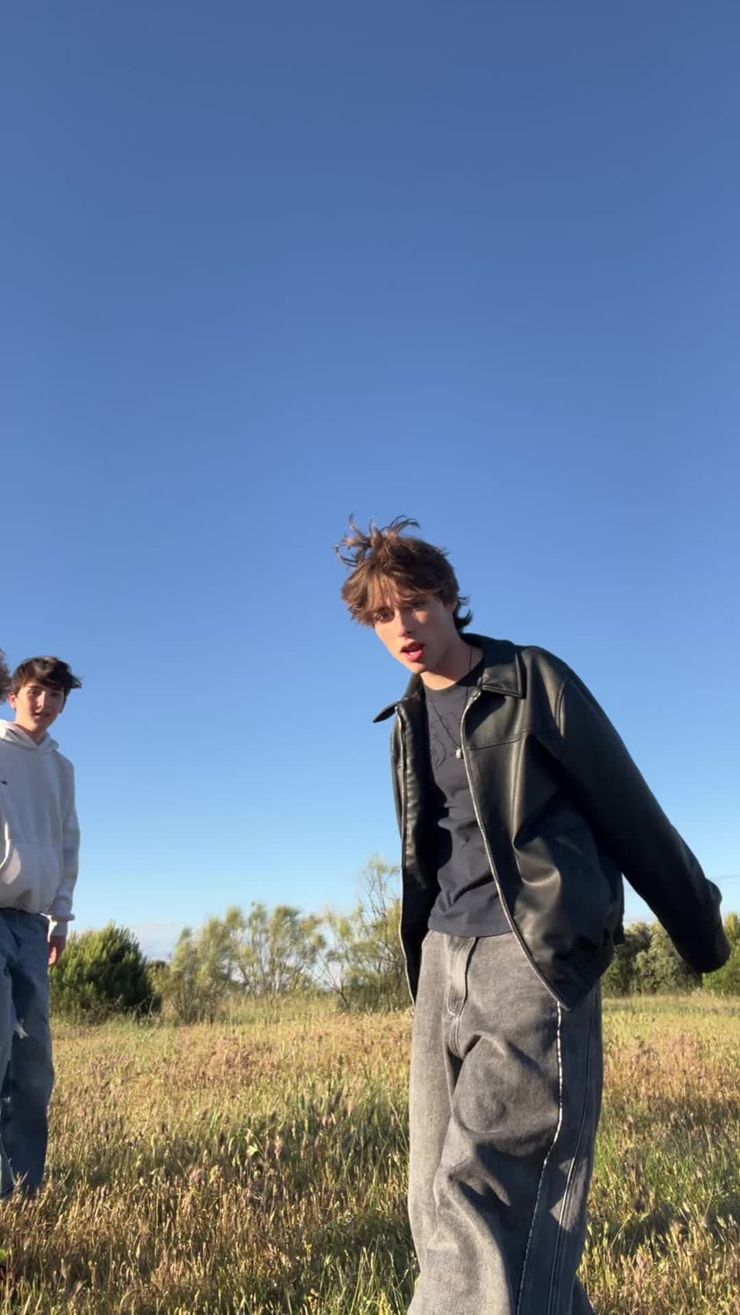 @hakuuj