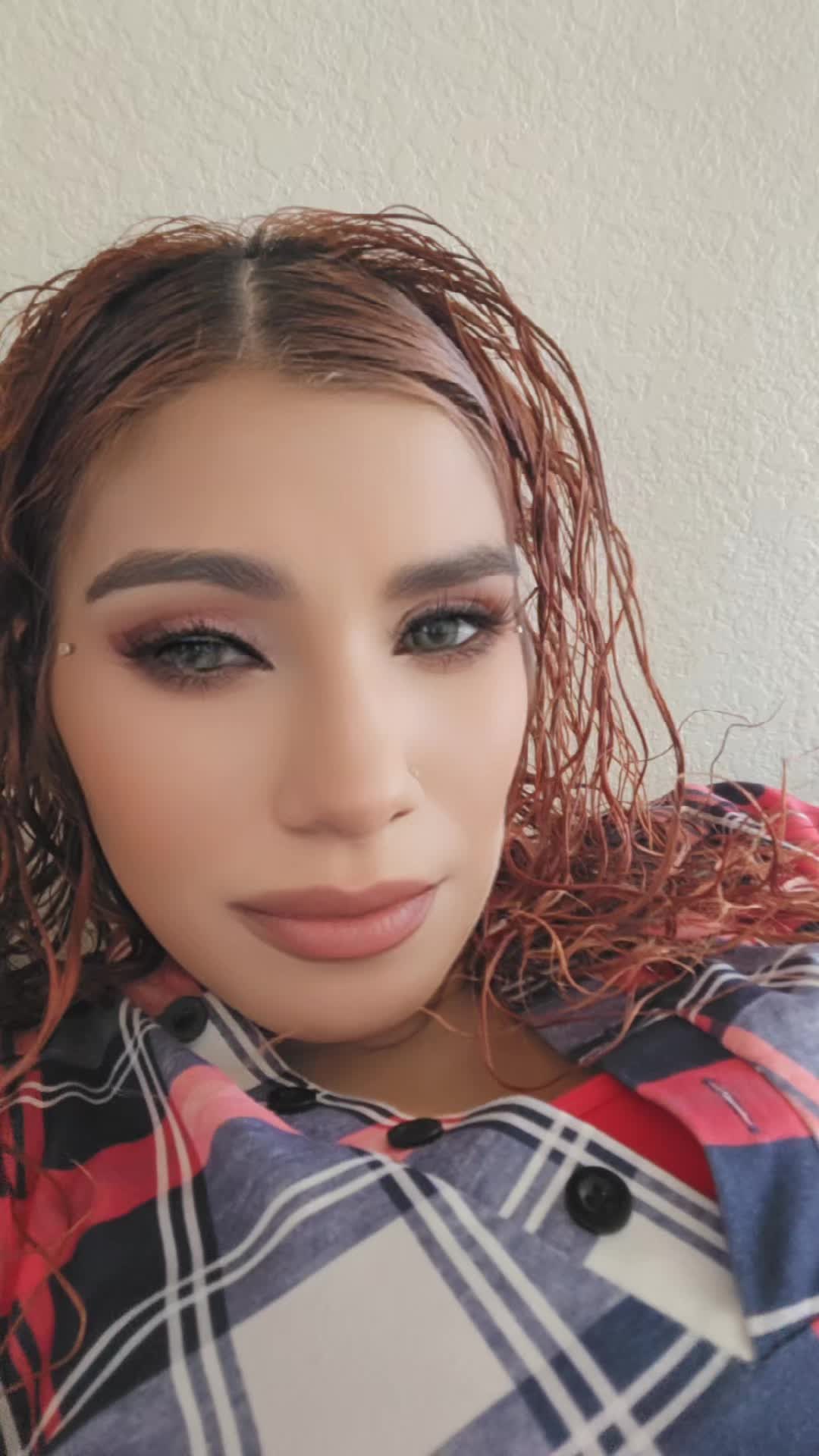 @Hon3yB33