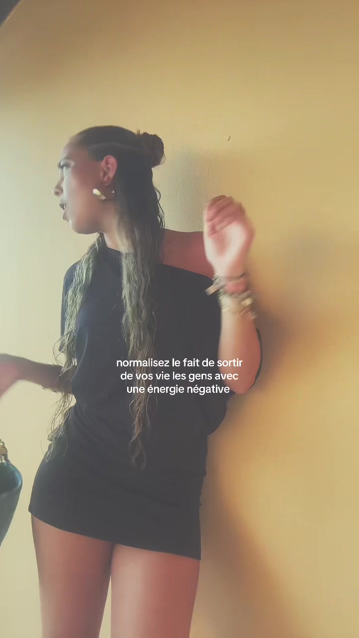 @hélo