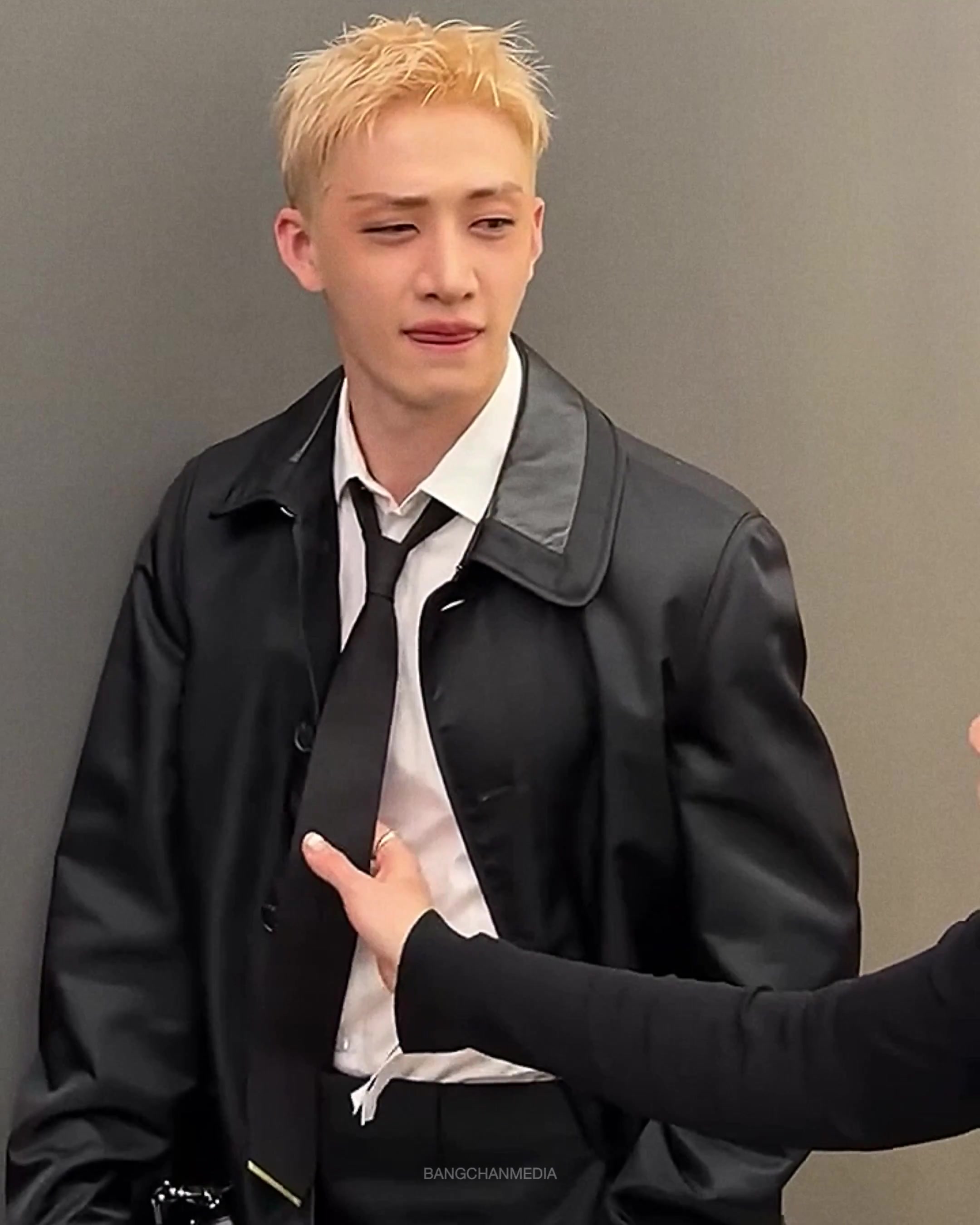 @Valeria saw and met TXT