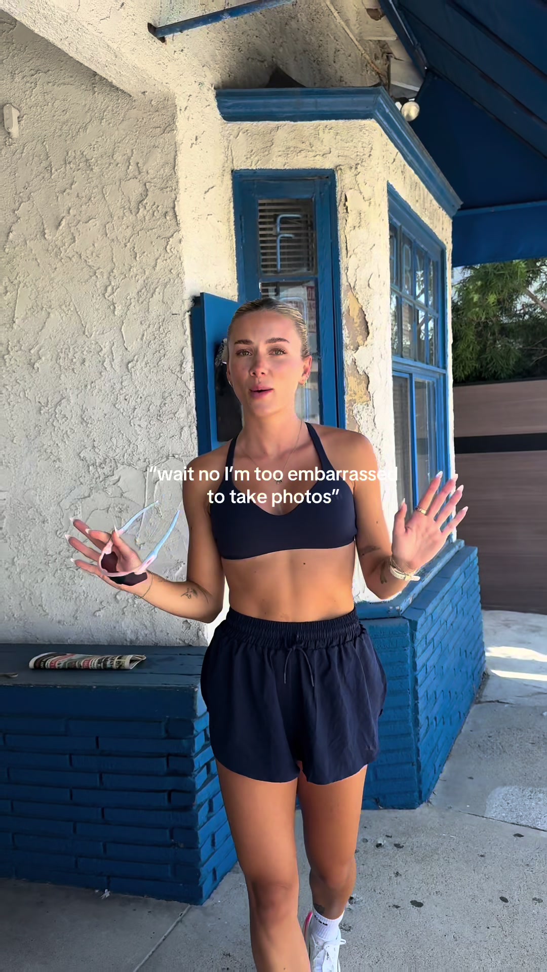 @hollyjobrooks