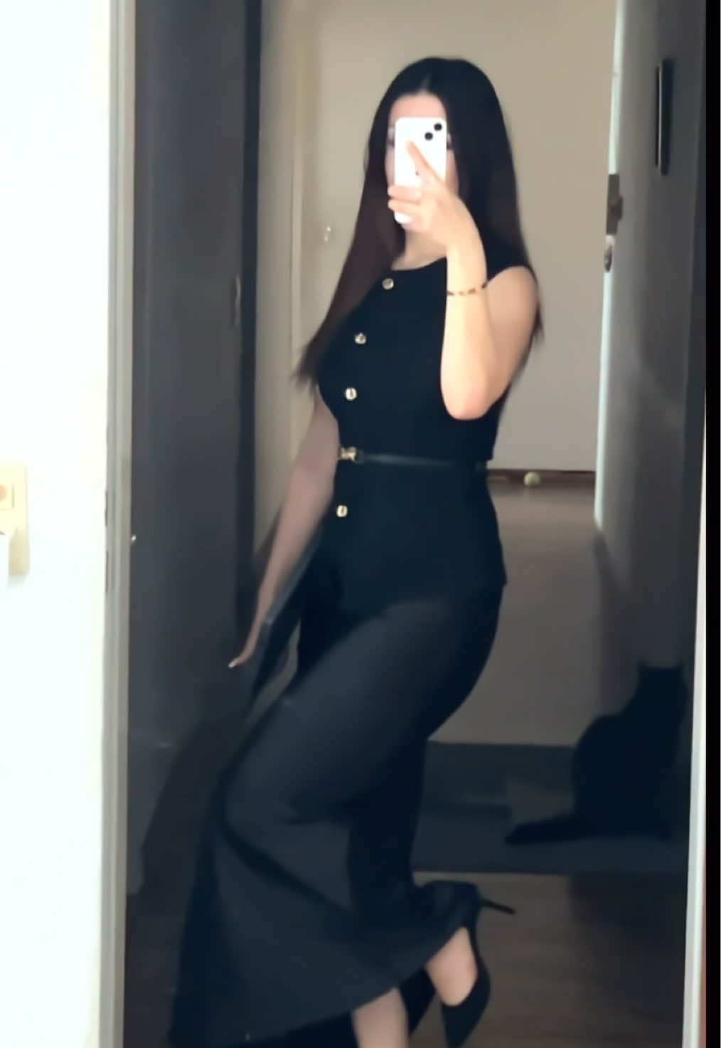 @𝐄