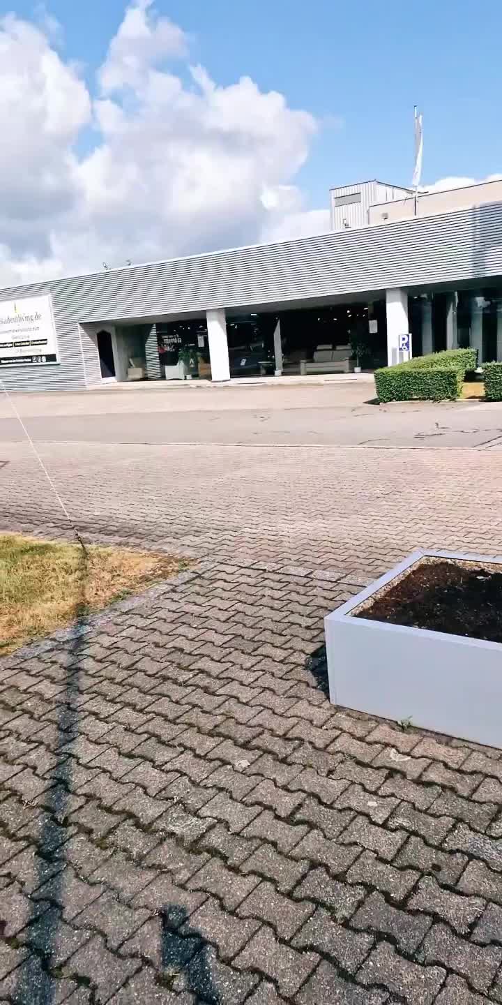 @Dekadentliving