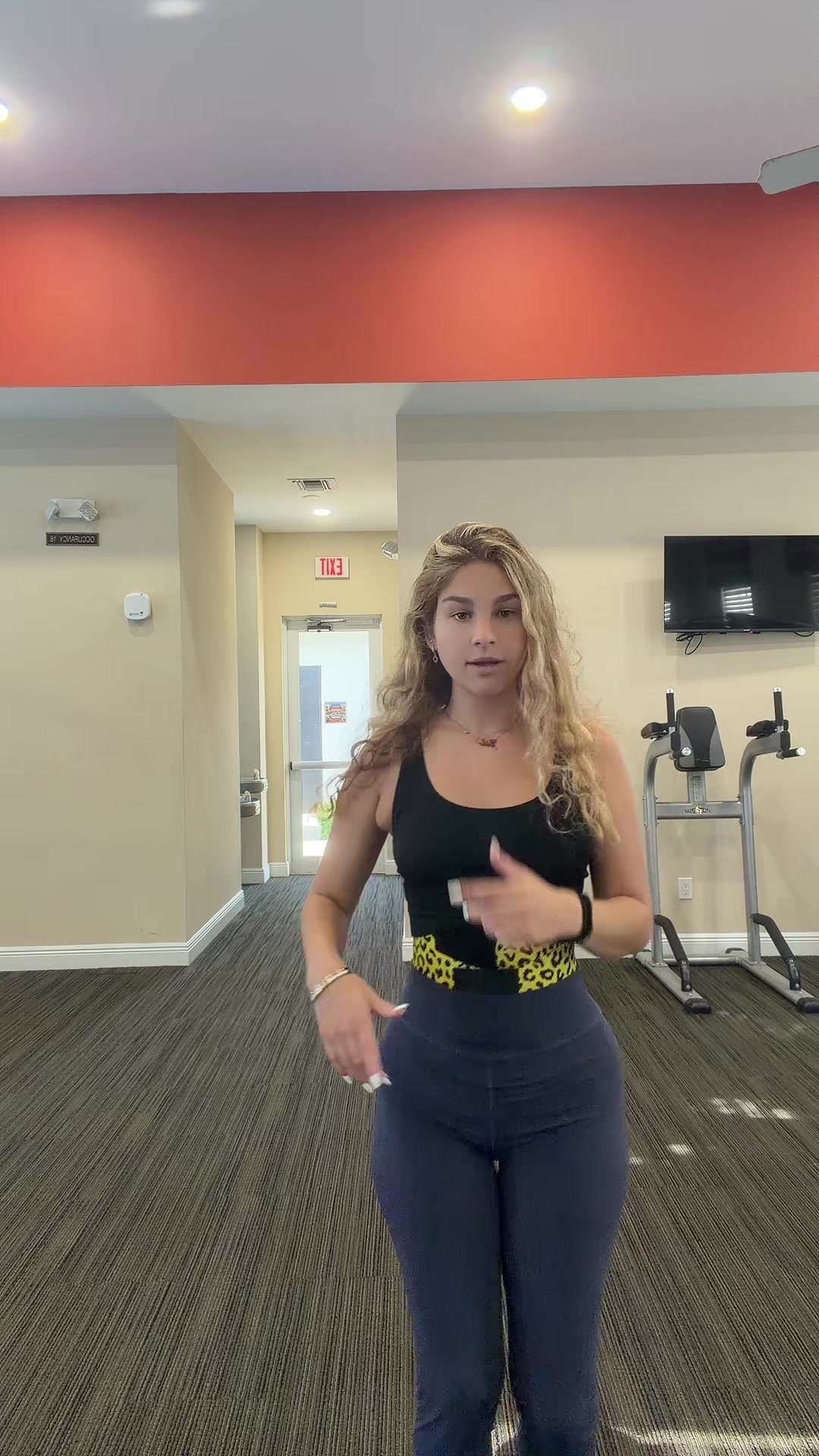 @Theyluvvella