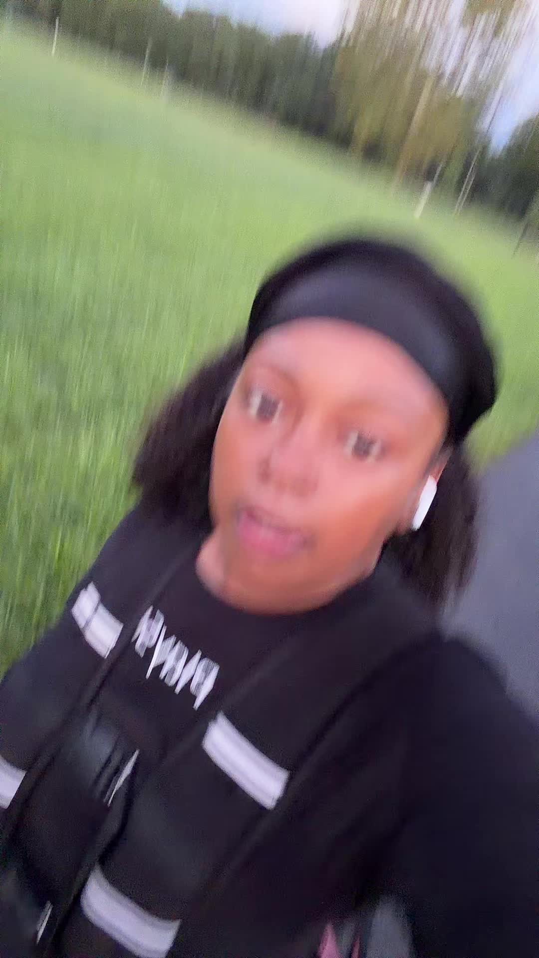@Blackscarlett84