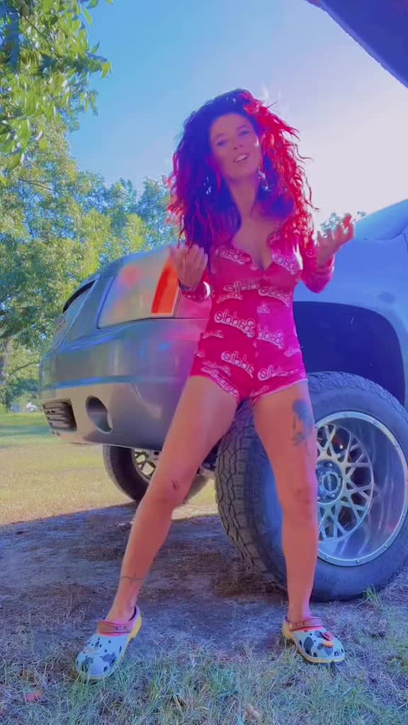 @RedneckBaddie