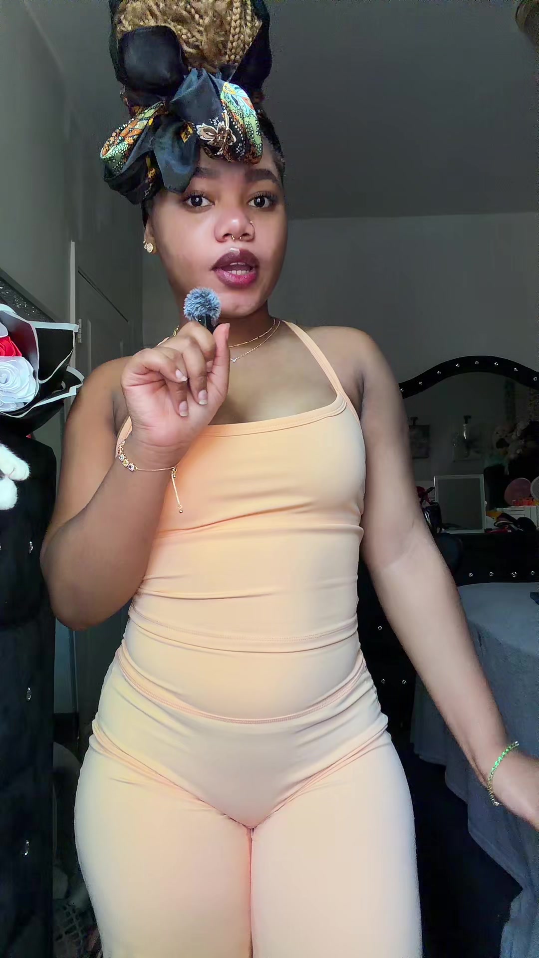 @𝒩𝒾𝒶