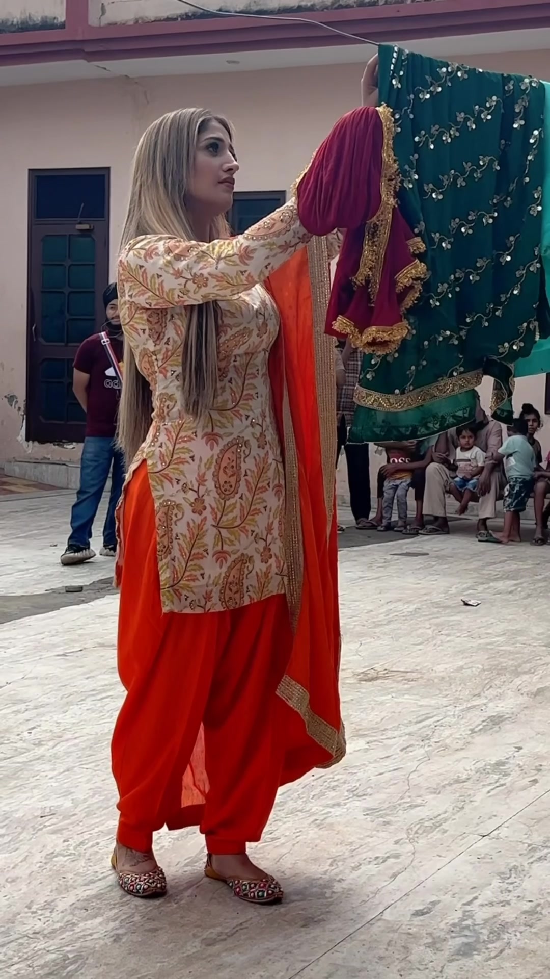 @Aarzoo🥀