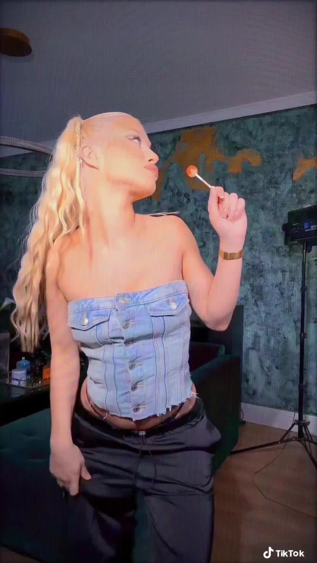 @Emaaxx