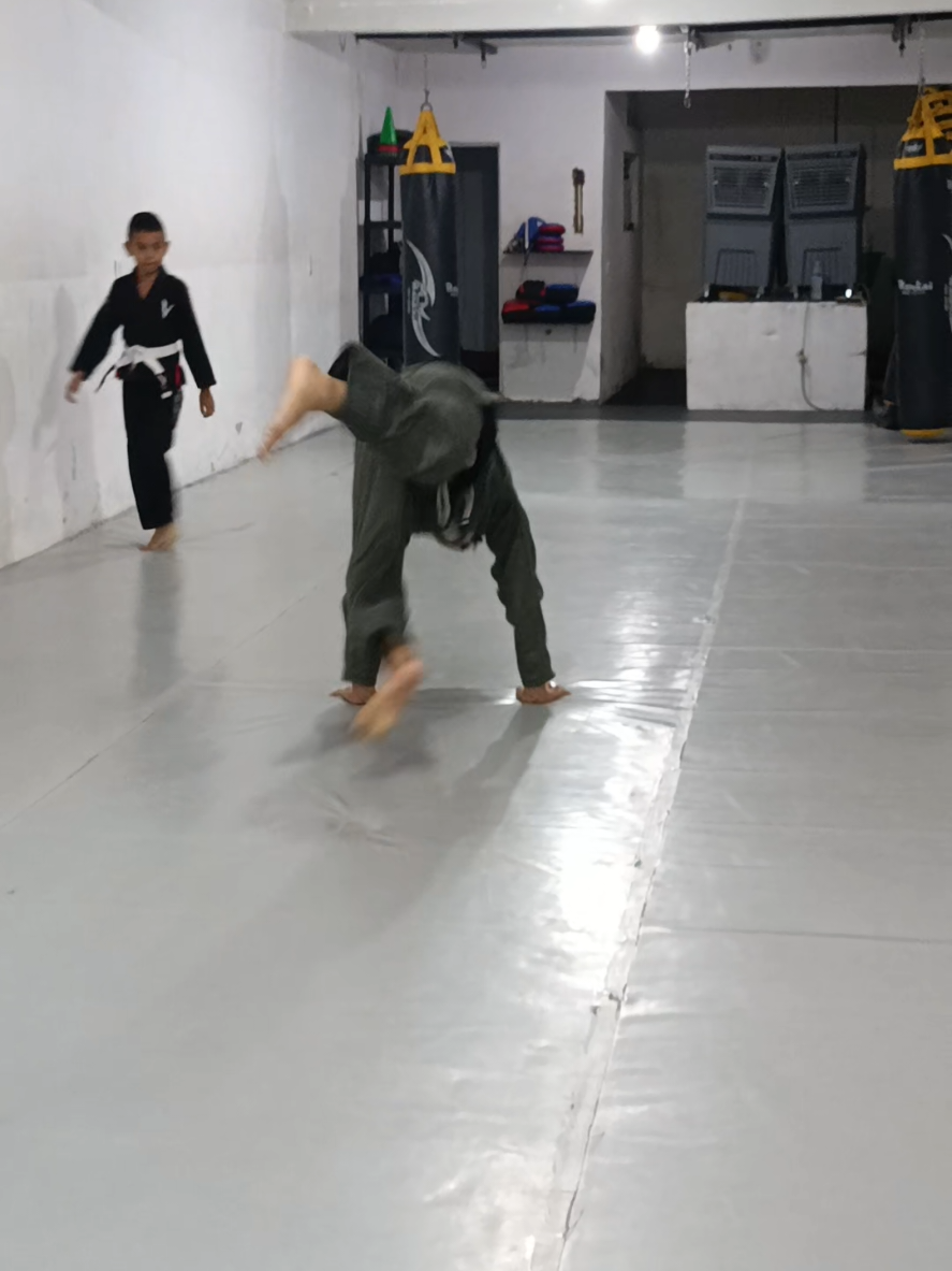 @ZavaletaKickboxing_mma
