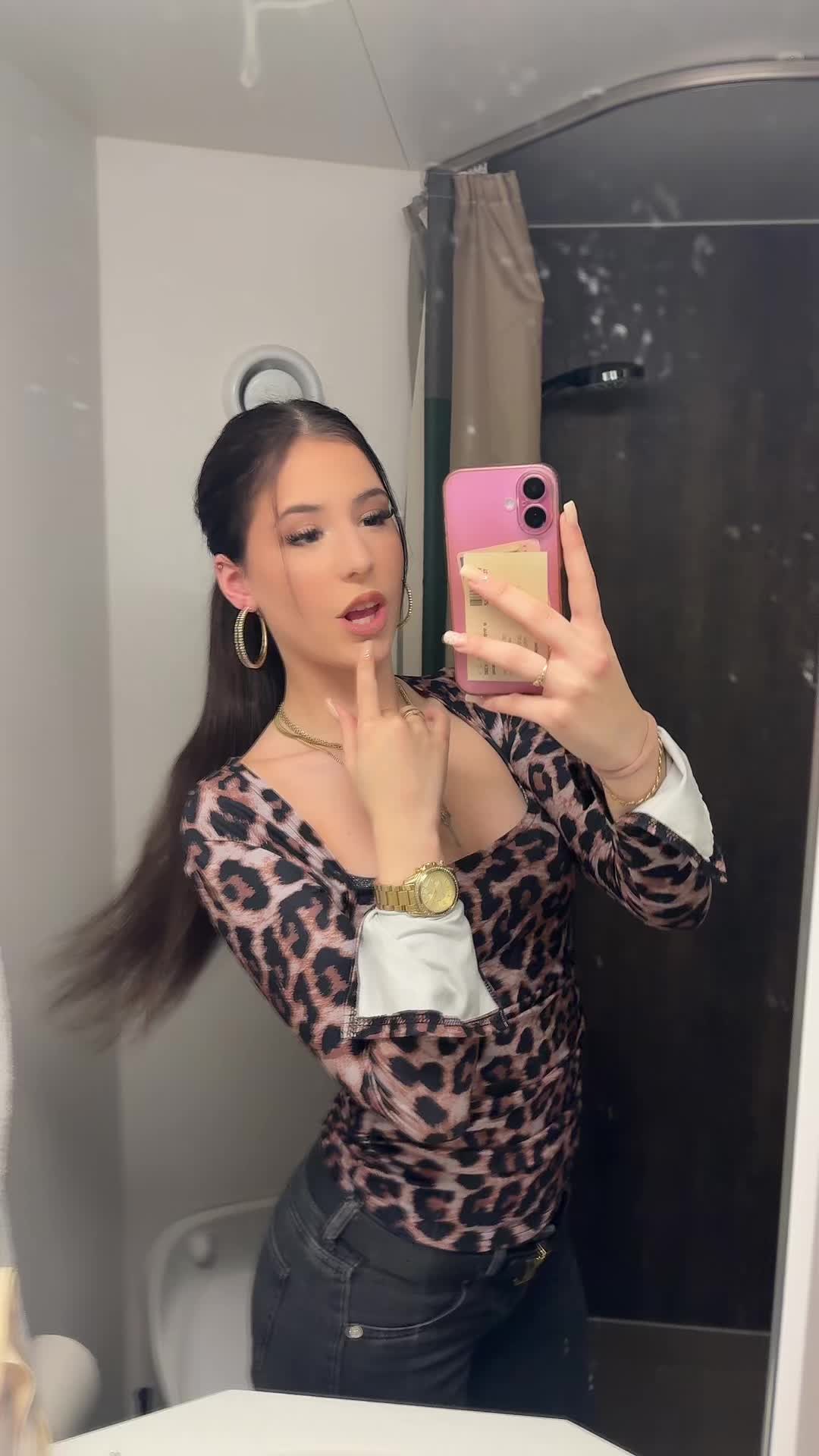 @𝓢𝓮𝓵𝓲𝓷𝓪 ♛