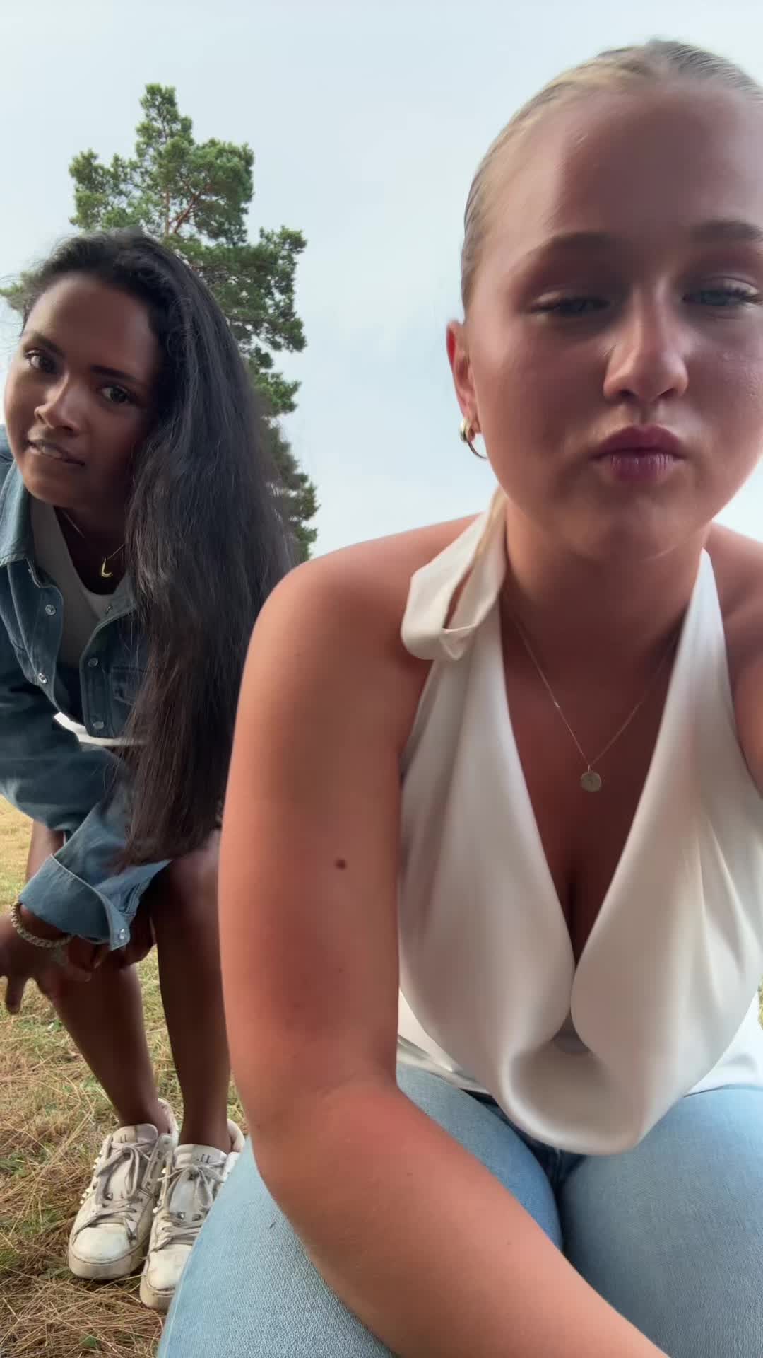 @Emmi