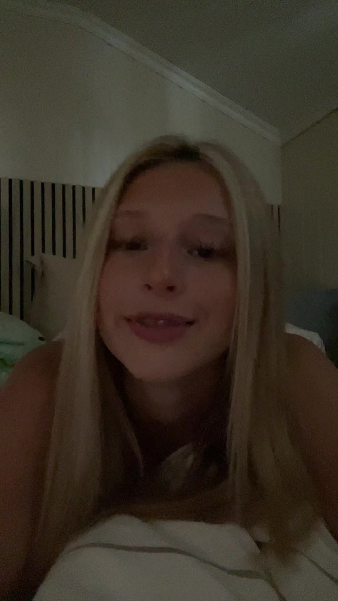 @Nicolineasland
