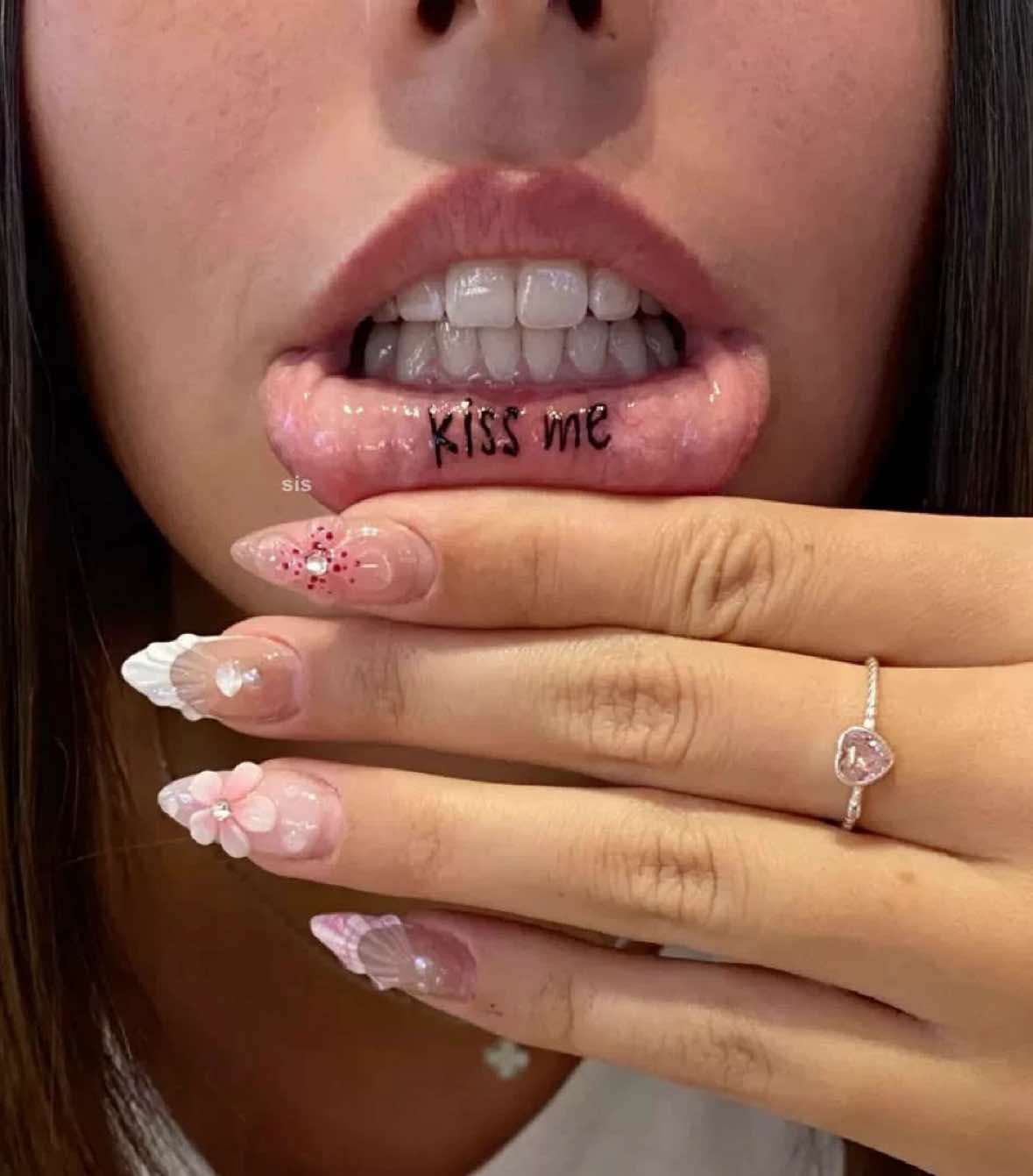@M.
