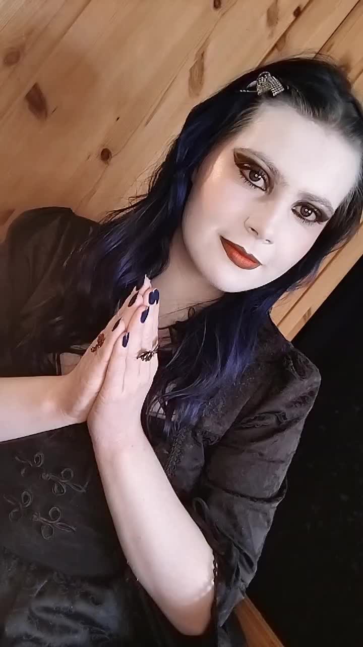 @Caroline 💙🖤