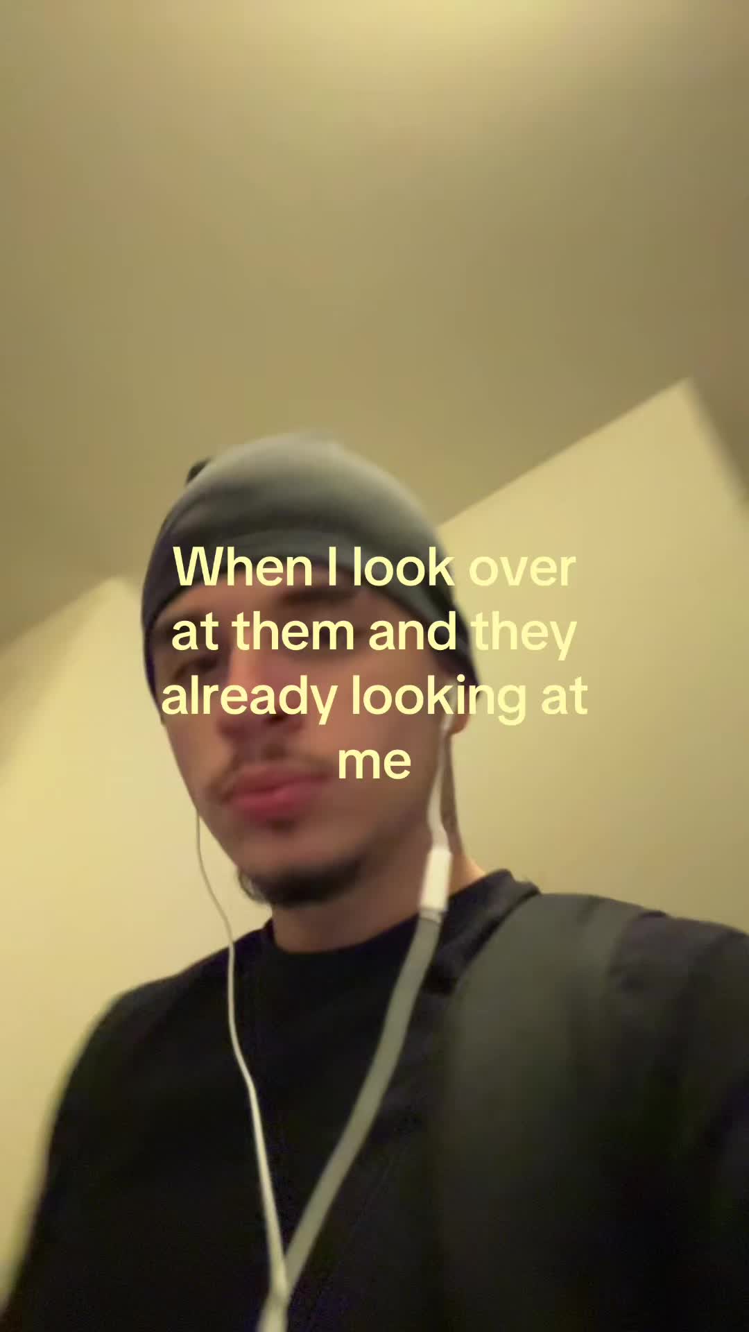 @￴