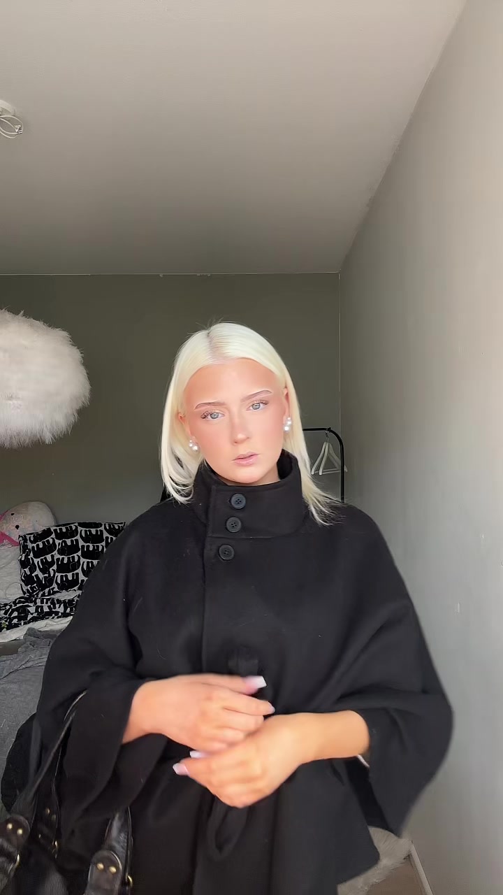 @𝓗𝓮𝓵𝓶𝓲𝓲𝓷𝓪🐰