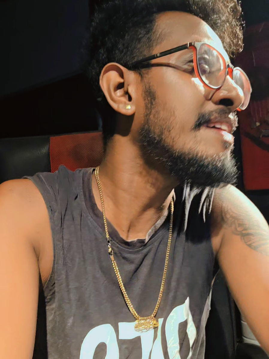 @Maduu Shanka  🎼🎤🎹 🇱🇰