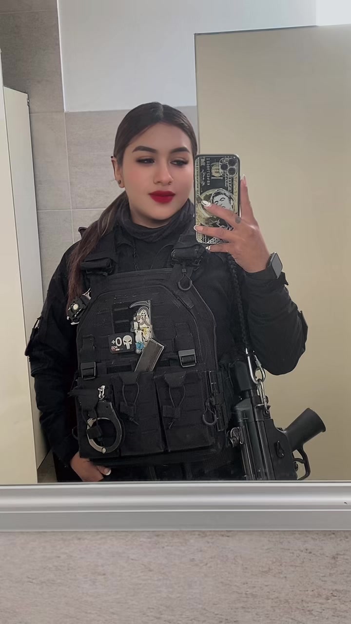 @🍒Kary 👮♀️💙