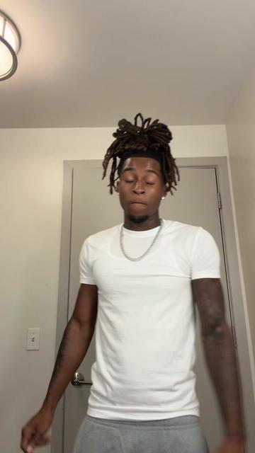@sofamousjay_