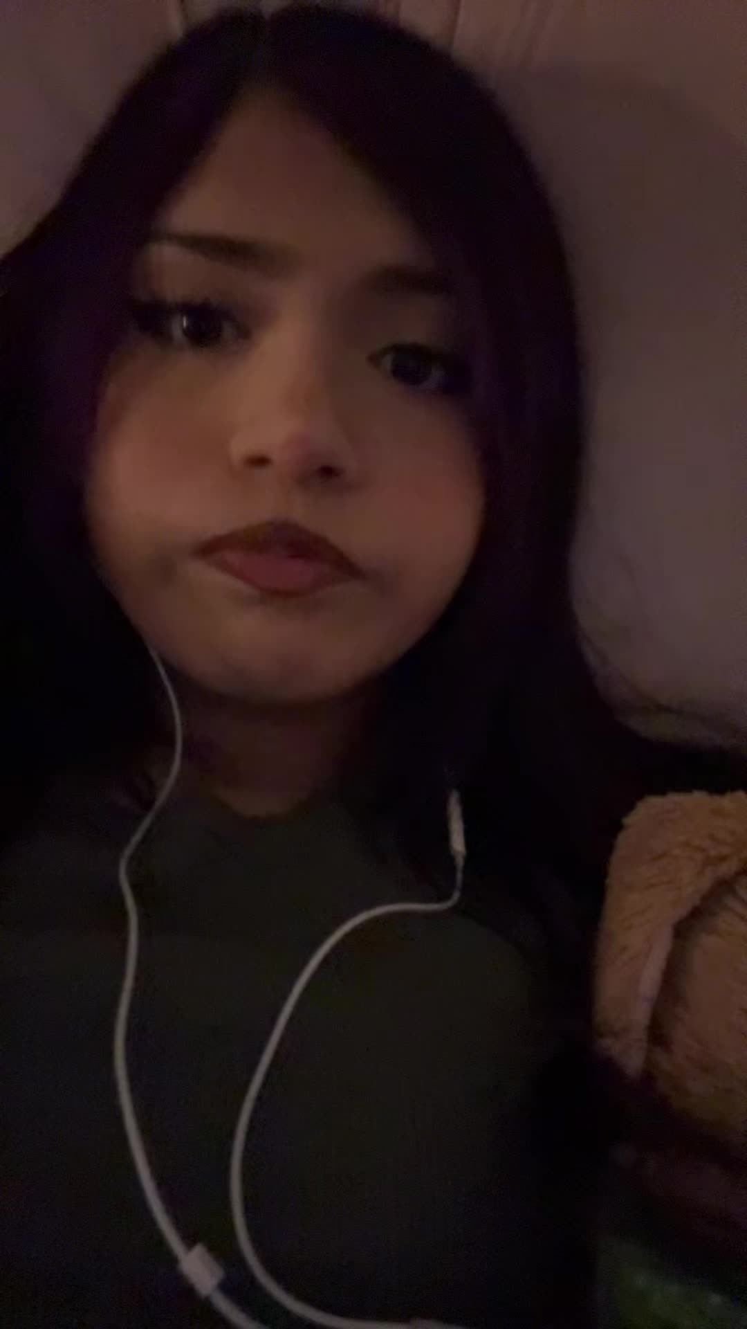 @:3