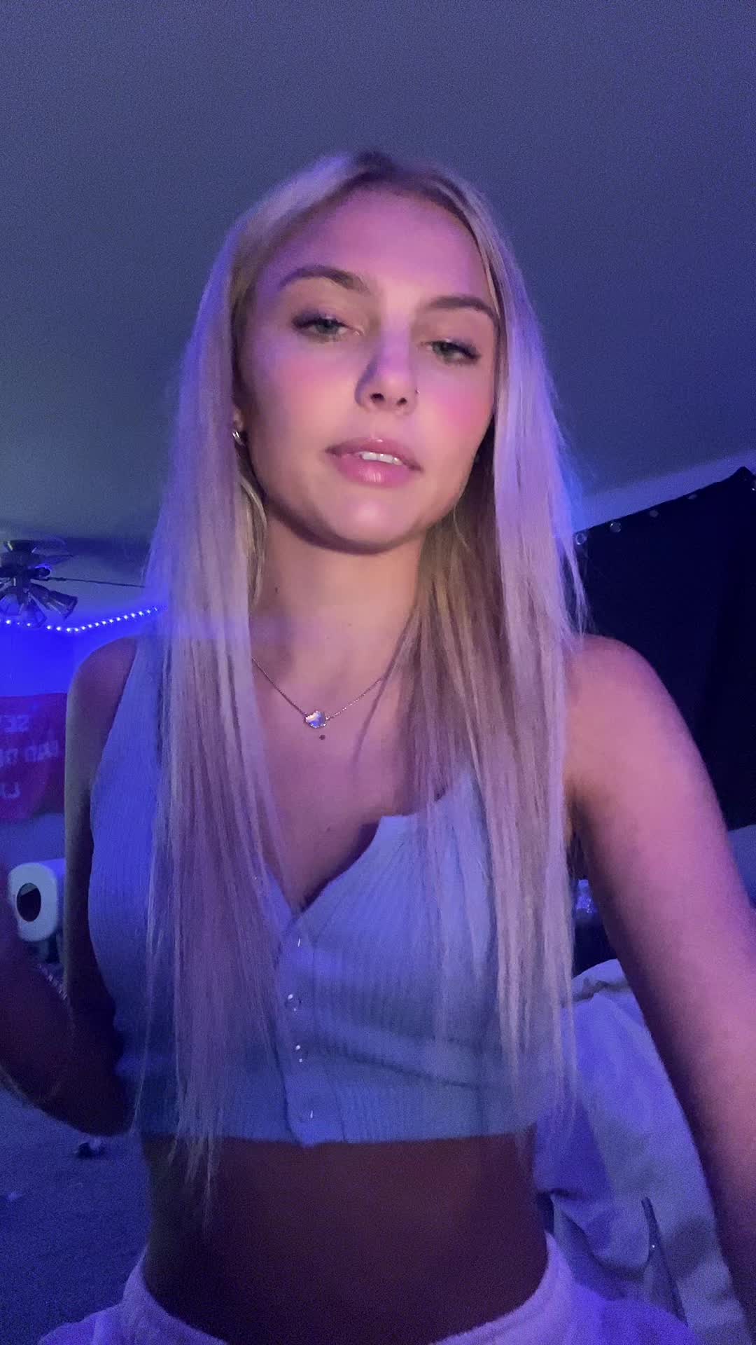 @👸😖