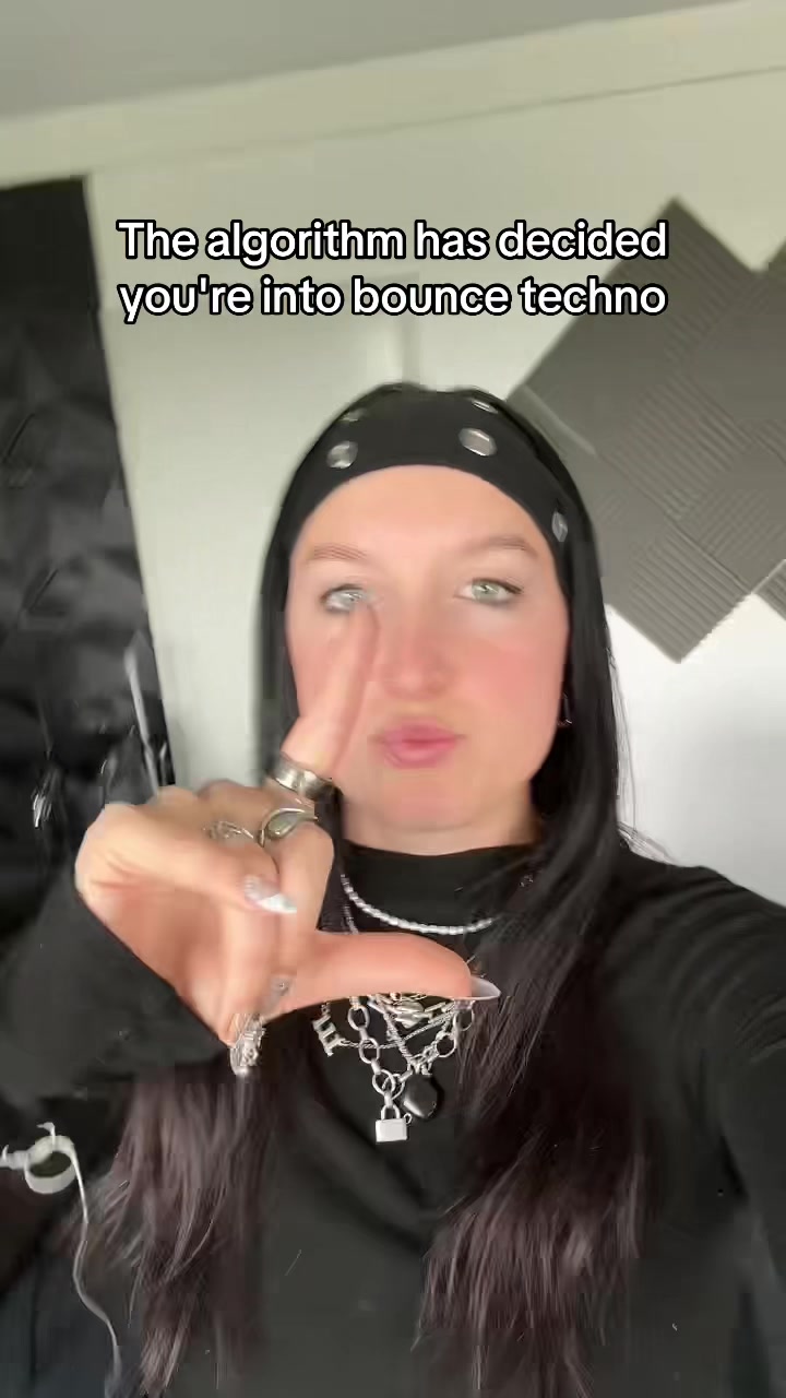 @LYAH NOIR