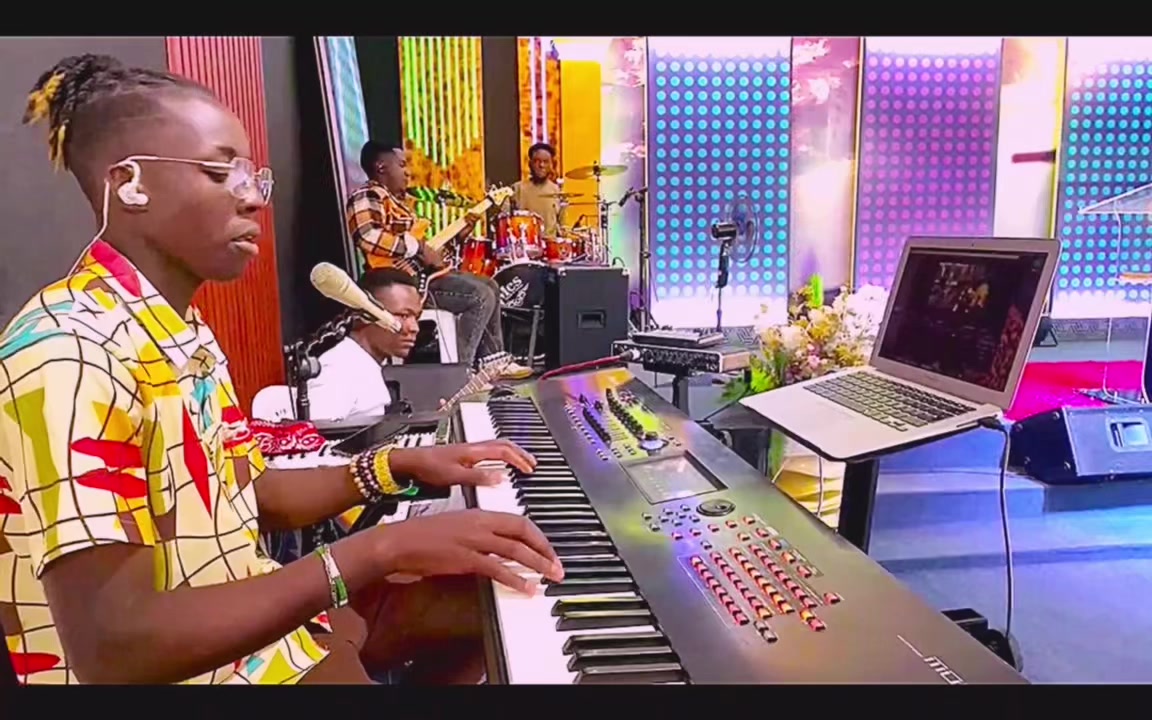 @Boni on the keyz