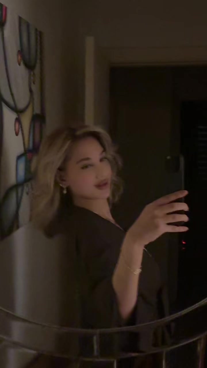 @elena