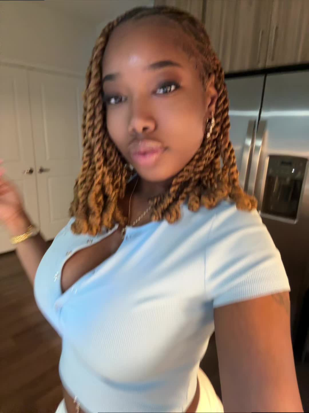@twinvuzis