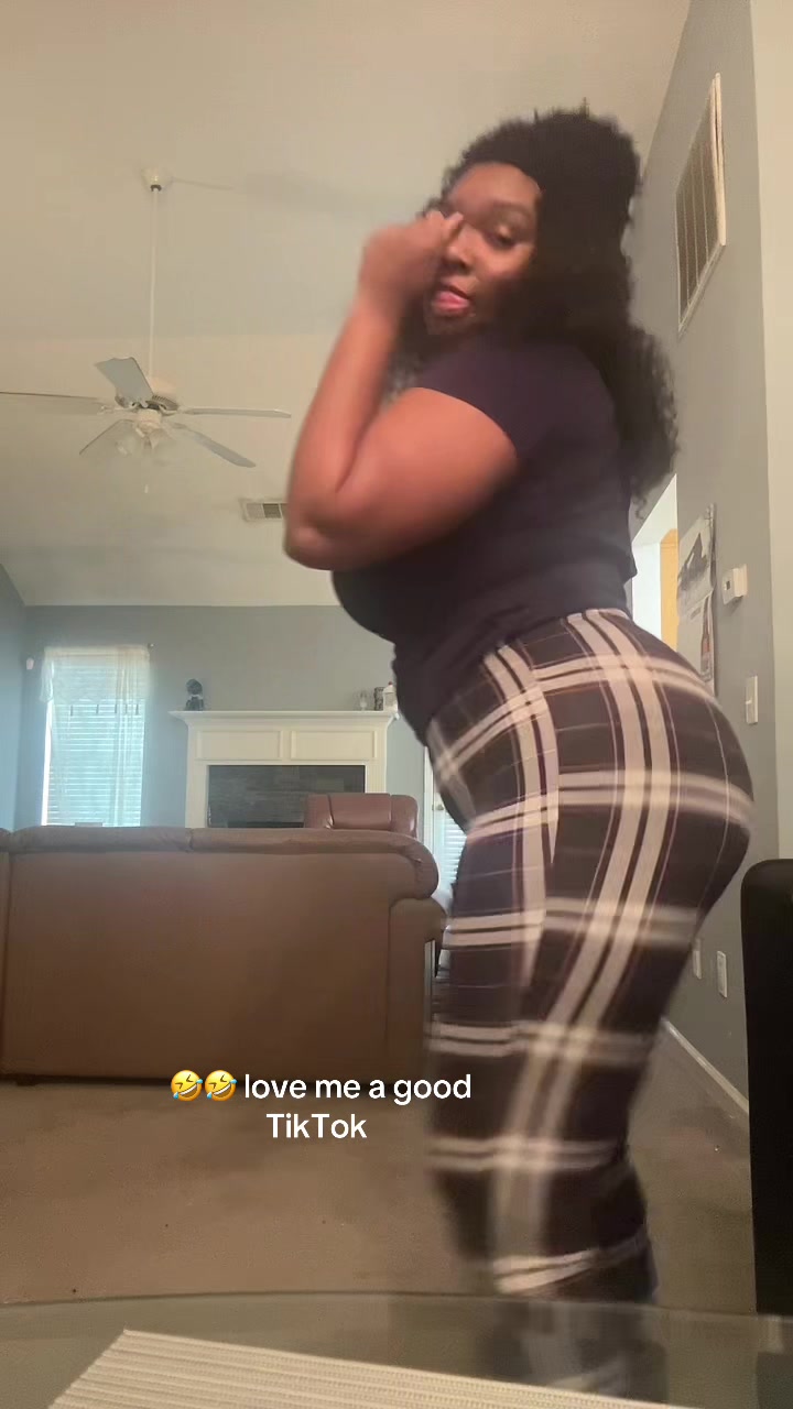 @Prettylil_ayanna15