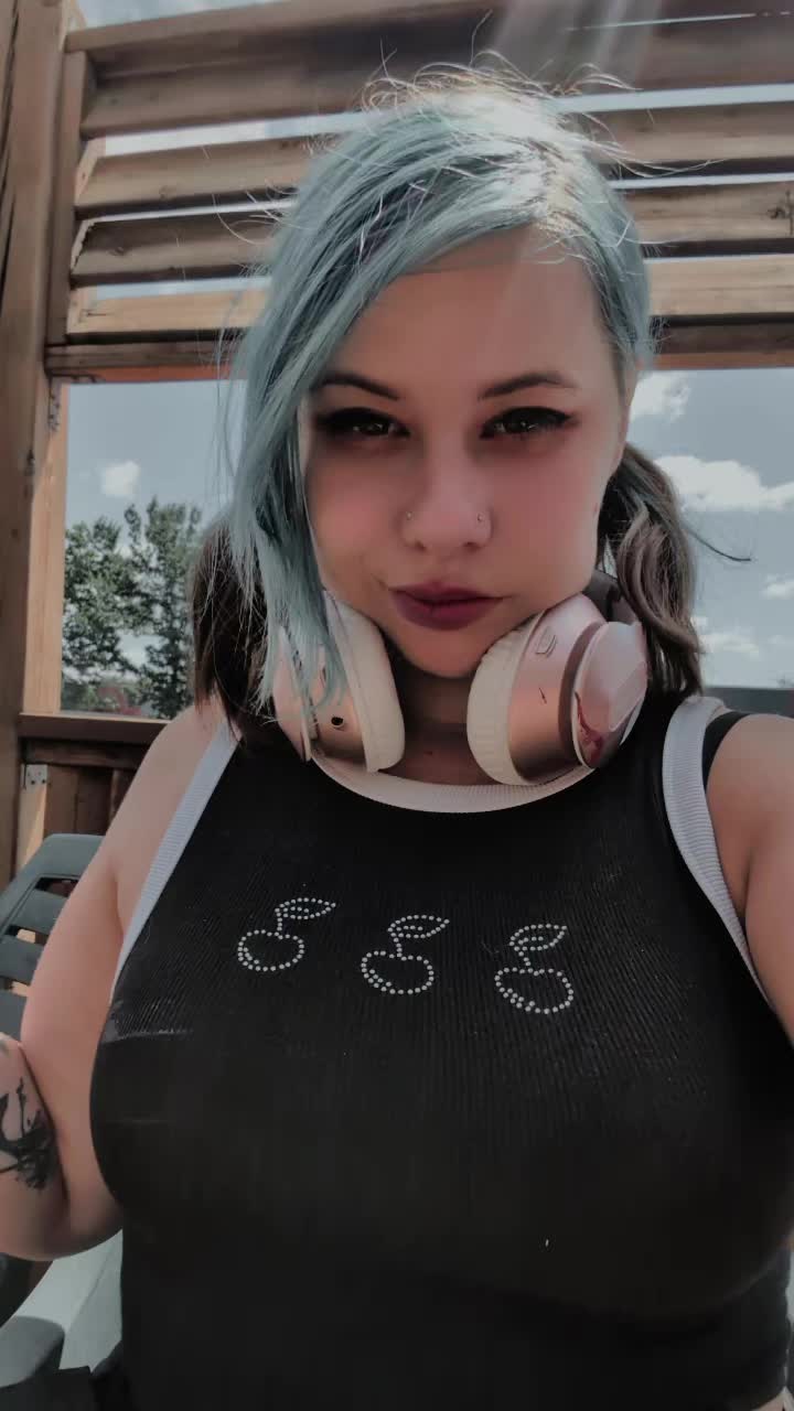 @buzzedqueen