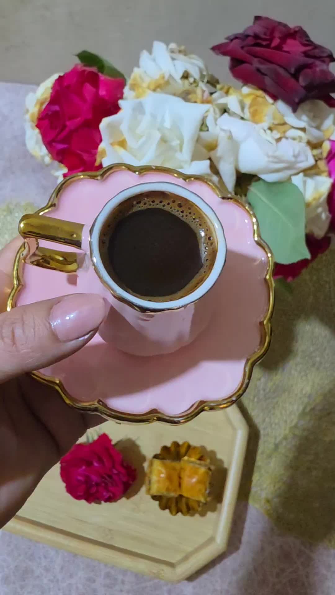 @حْوْرْ آلْعْيْنْ.