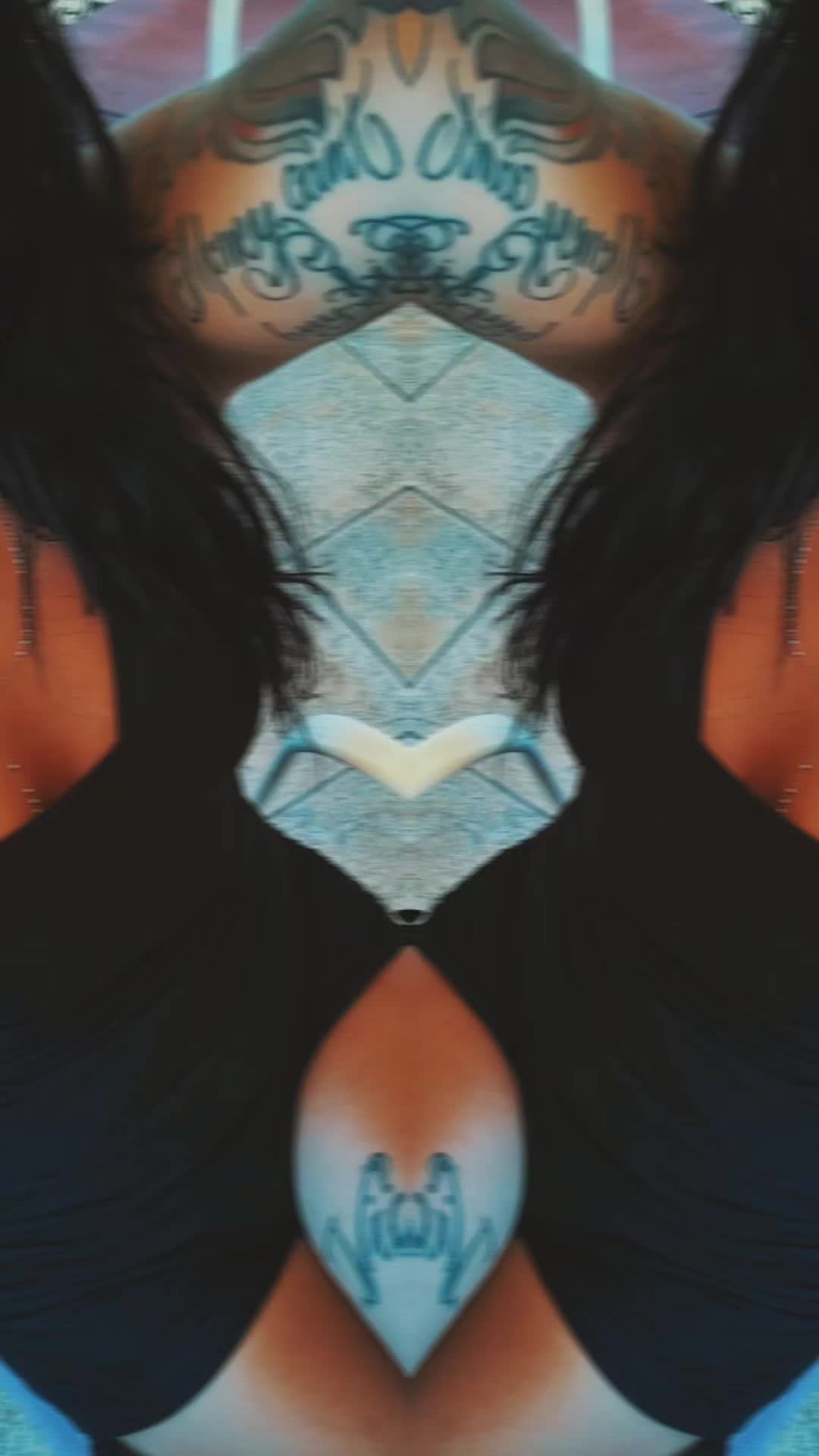 @Laura_🖤