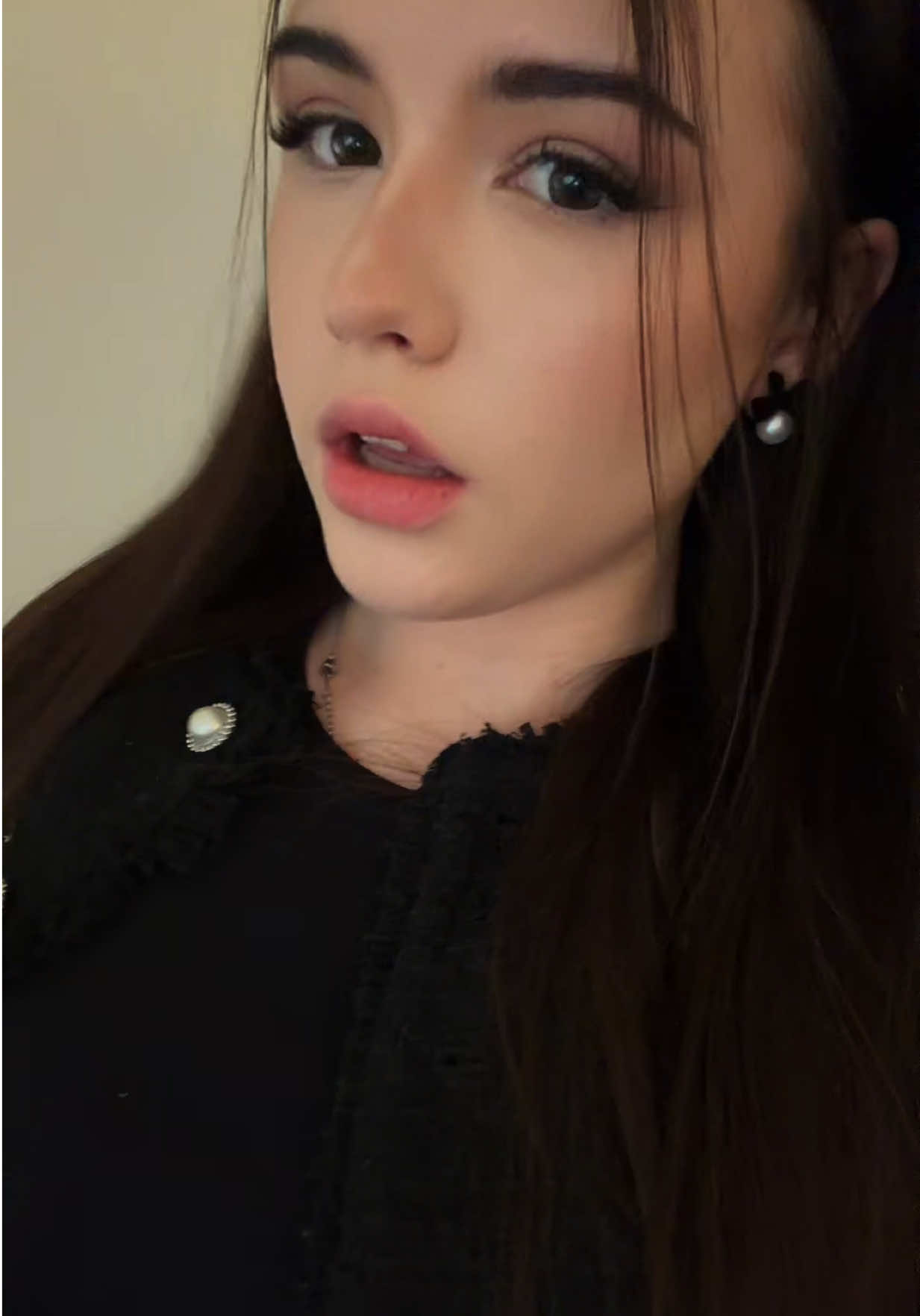 @𝐄𝐦𝐦𝐚