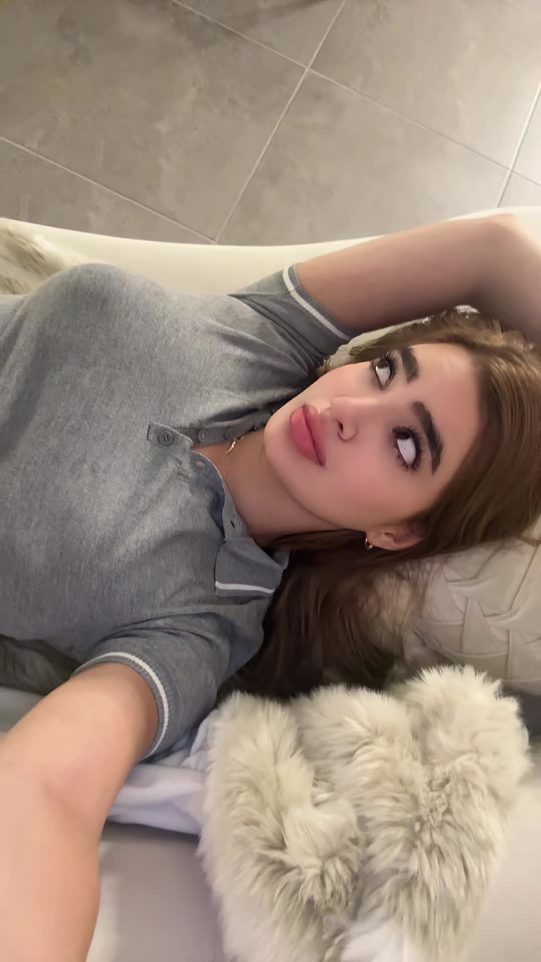@LAURA SAHAR