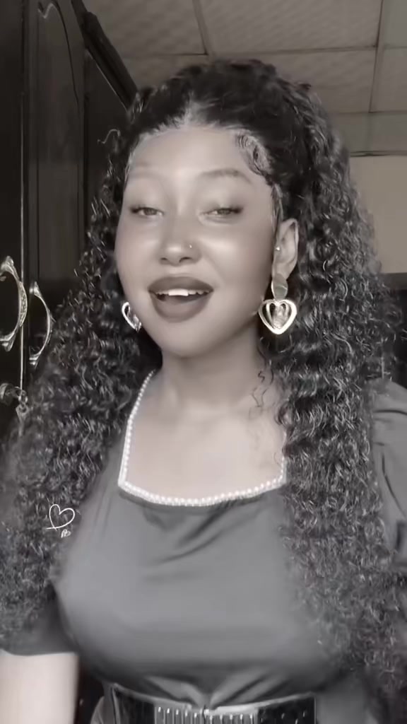 @Queena_manu