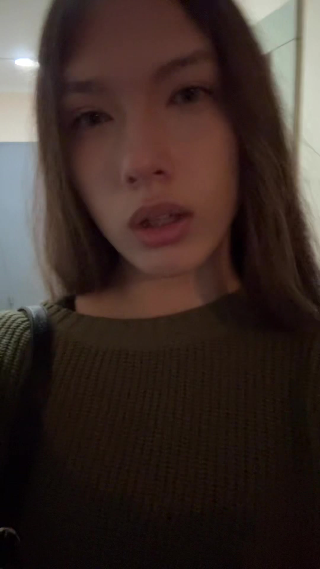 @официантка в баре