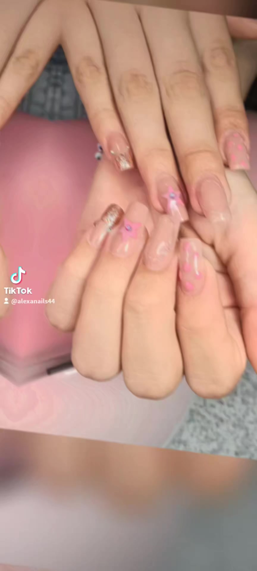 @AlexaNails