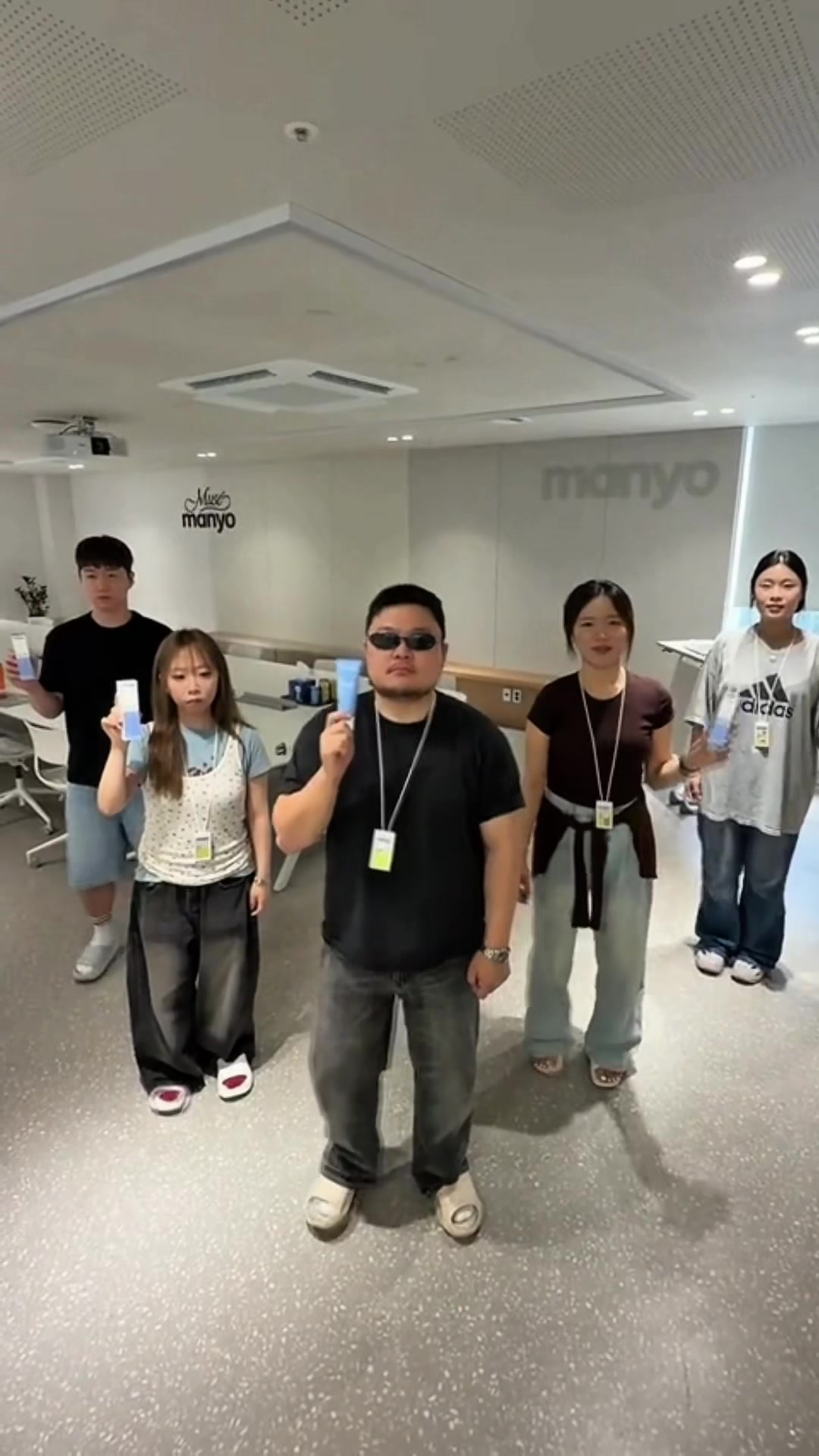 @manyo