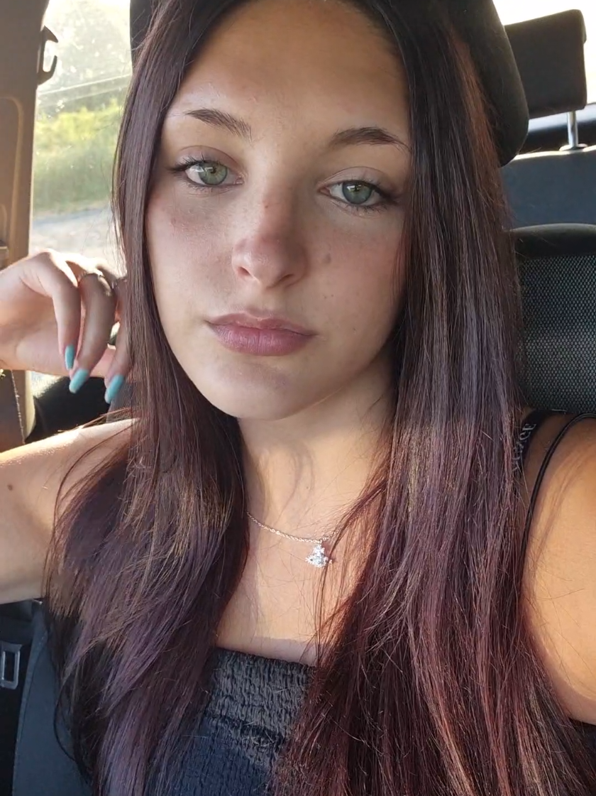 @🖤💄🌶🎧⚘️