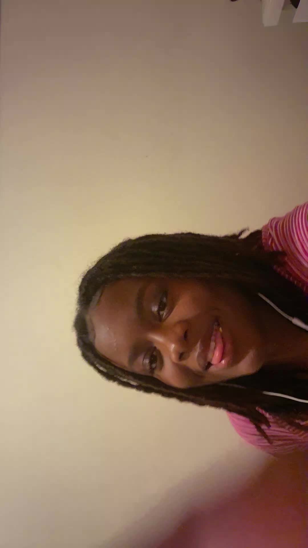 @😋🫰🏾