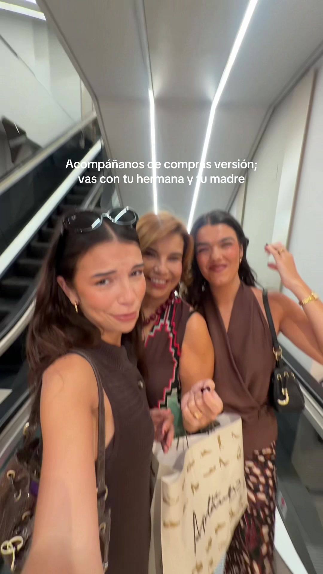 @Elena Gortari